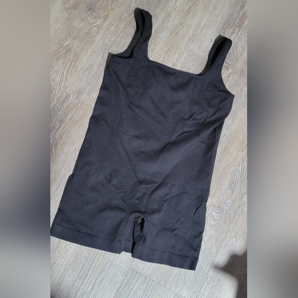 Ribbed shapewear size 2x - Picture 2 of 3